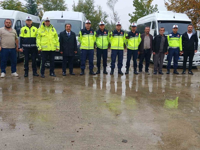 Düzce'de okul servislerinin güvenlik donanımı ve kış şartlarına uygunluğu denetlendi