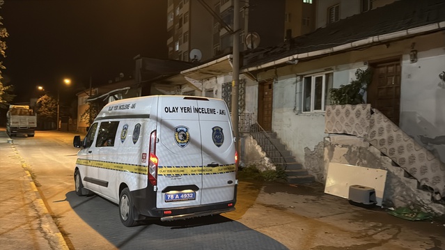 Karabük'te bıçakla ağır yaralama iddiasıyla gözaltına alınan şüpheli tutuklandı