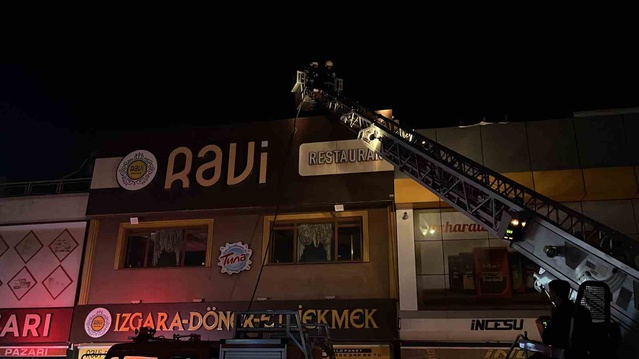 Konya Karatay'da etli ekmek fırınının bacasındaki yangın panik yarattı