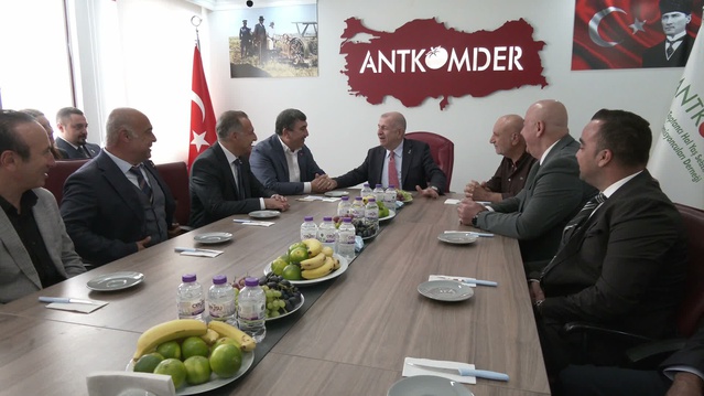 Zafer Partisi Genel Başkanı Özdağ, Antalya'da hal derneğini ziyaret etti
