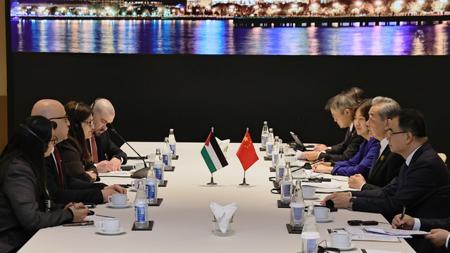Wang Yi Bakü'de Ağabekyan ile görüşüp Gazze'deki 2 milyon Filistinliyi unutmayın dedi