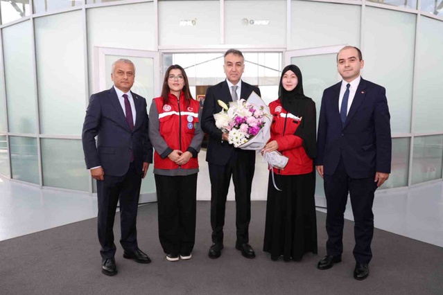 Karabük'te 44 Damla gönüllüsü, Vali Çağatay'ın makamında konuk oldu