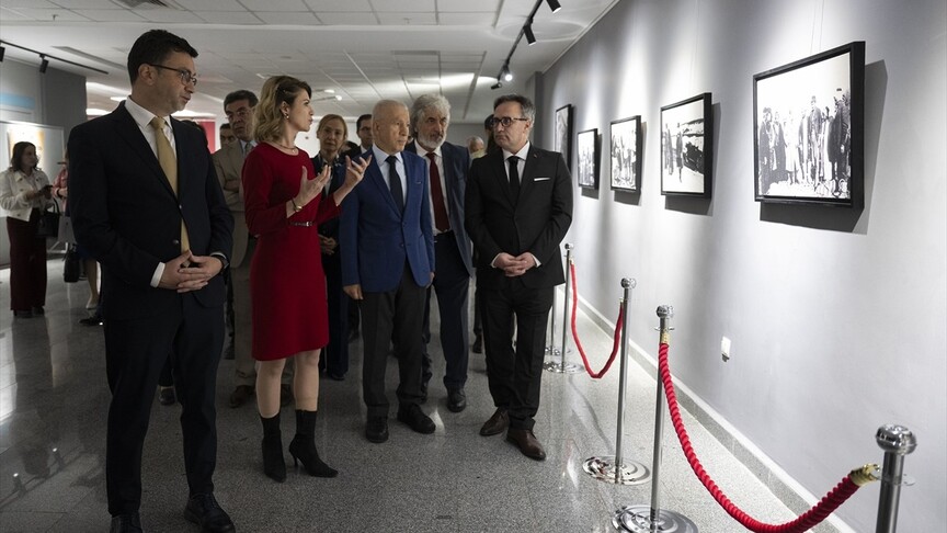 Cumhuriyetin ilk yıllarının fotoğraflarından oluşan "Geçmişin Mirası, Geleceğin Işığı" sergisi açıldı