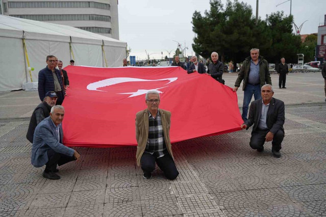 Samsun'da emekli astsubaylar tazminat talebiyle yürüdü, 100 TL 2006'dan beri sabit
