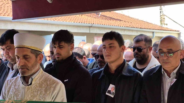 Eskişehir'de 3 dönemdir muhtarlık yapan Erol Erdal Gürdoğan son yolculuğuna uğurlandı