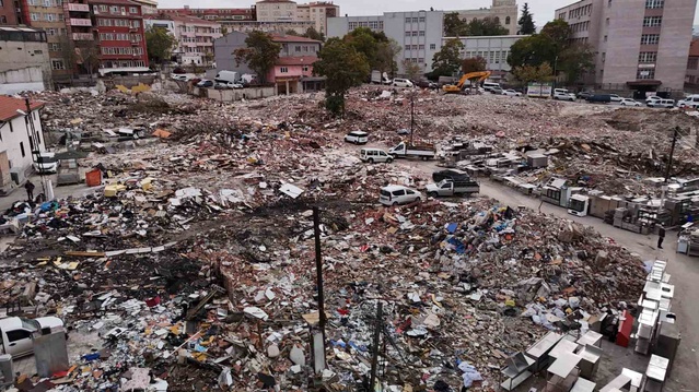 Ankara Altındağ'da yaklaşık 150 yıllık İtfaiye Meydanı'nda yıkım esnafı mağdur etti
