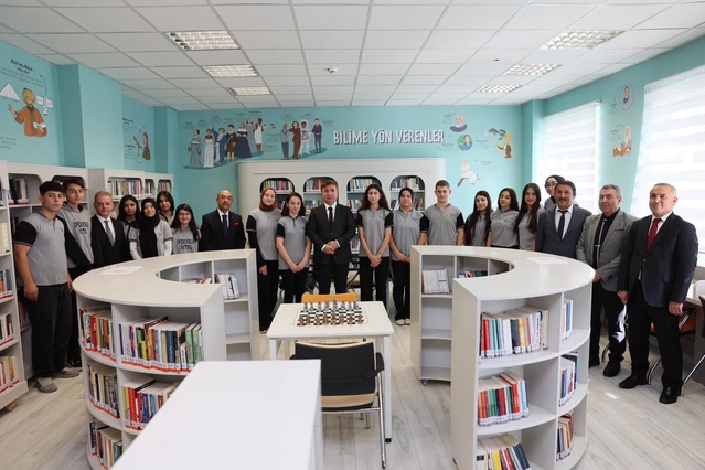 Erzincan Valisi Aydoğdu, TOGEM-DER protokolüyle oluşturulan okul kütüphanesini açtı