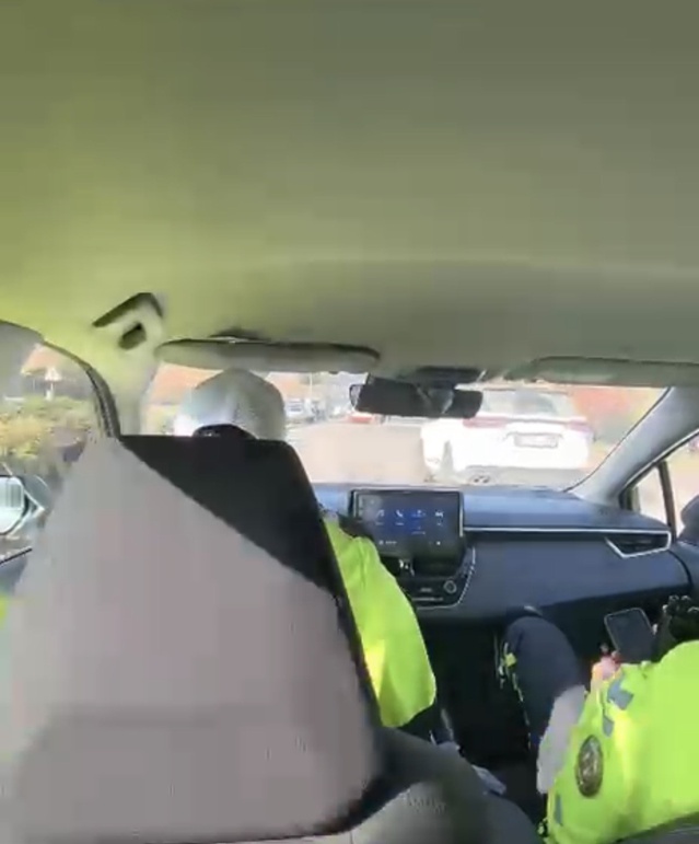 Eskişehir'de polisler KPSS'ye geç kalan genci ekip aracıyla sınava yetiştirdi