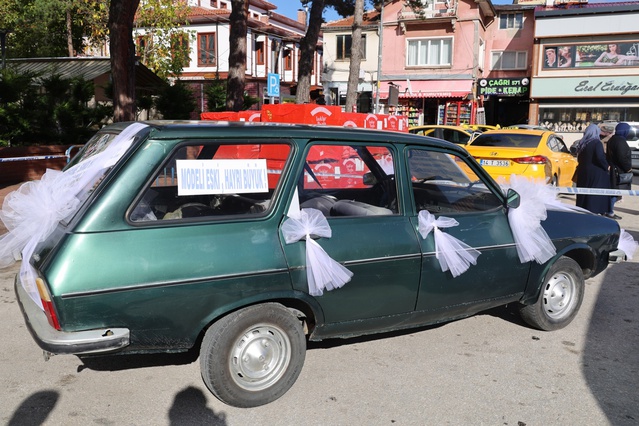 Bolu Gerede'de hayırsever, 1982 model Renault 12'yi cami için açık artırmaya çıkardı
