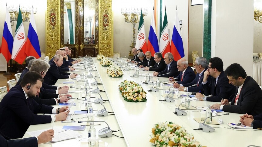 Putin ve Pezeşkiyan Moskova'da bölgesel gelişmeleri ve ilişkileri görüştü