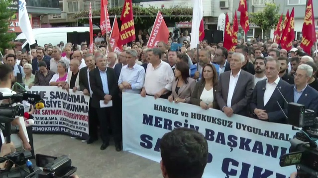 Mersin'de 3 belediye başkanının tutuklanması Özgür Çocuk Parkı'nda protesto edildi
