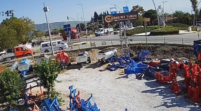 İzmir Bayındır'da kamyonetin çarptığı kadın tekerlek altında kalmaktan kurtuldu