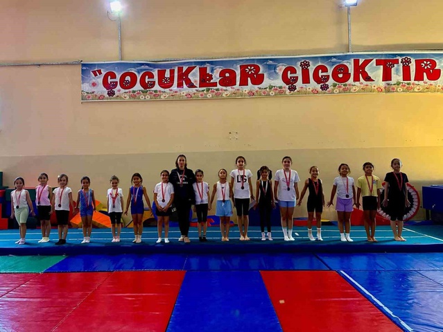 Bilecik'te Amatör Spor Haftası kapsamında jimnastik ve yüzme müsabakaları düzenlendi