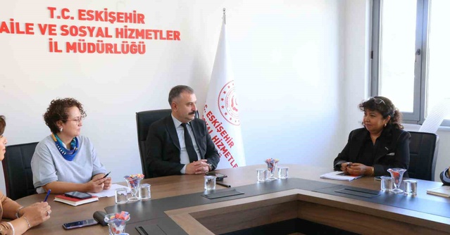 Eskişehir'de kadın konukevleri ve ŞÖNİM yöneticileri Orhan Bayrak başkanlığında toplandı