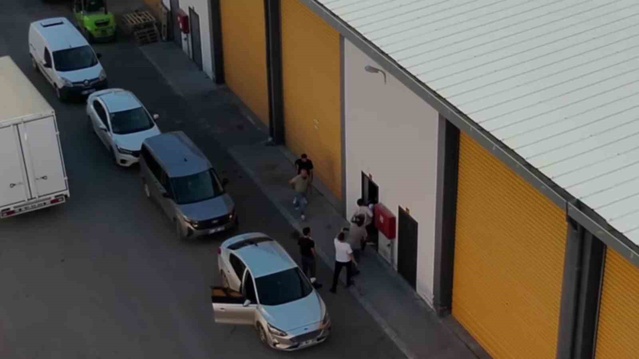 Adana'da depoya düzenlenen baskında 100 kilogram esrar bulundu, 3 kişi tutuklandı
