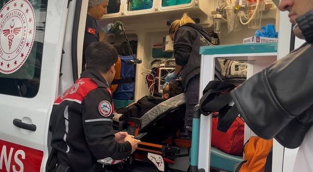 Bursa Osmangazi'de iddiaya göre kız meselesi yüzünden çıkan kavgada 1 kişi yaralandı