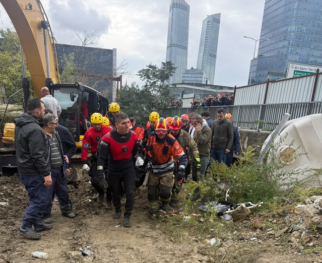 Sarıyer Ayazağa'da köprü altında bulunan erkek cesedi Adli Tıp Kurumu'na götürülecek