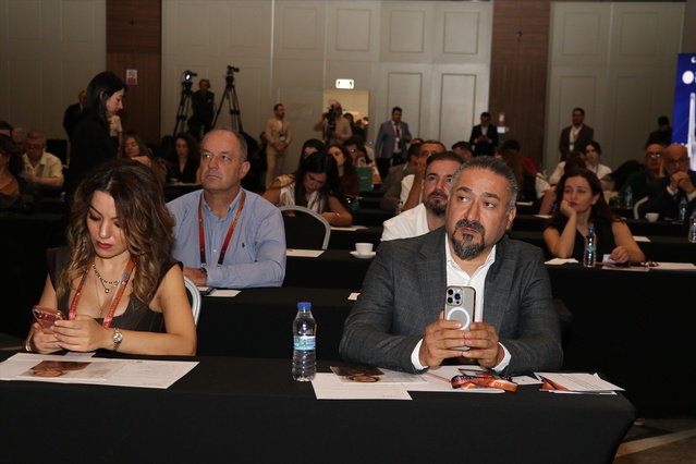 Antalya Belek'te düzenlenen 3. Estetik Zirvesi'ne 5 ülkeden uzmanlar katıldı
