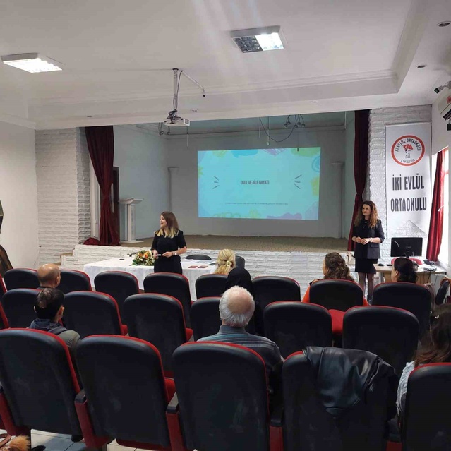 Eskişehir'de velilere okul-aile iş birliğinin önemi interaktif seminerle anlatıldı