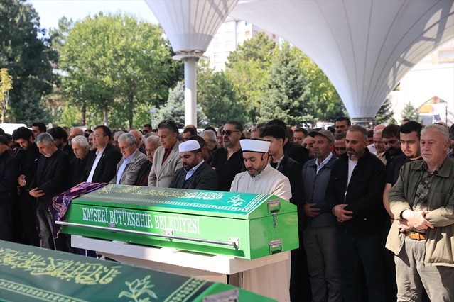 Kayseri İncesu'da kazada ölen 3 kişi Erkilet Bülbülpınarı Mezarlığı'nda defnedildi