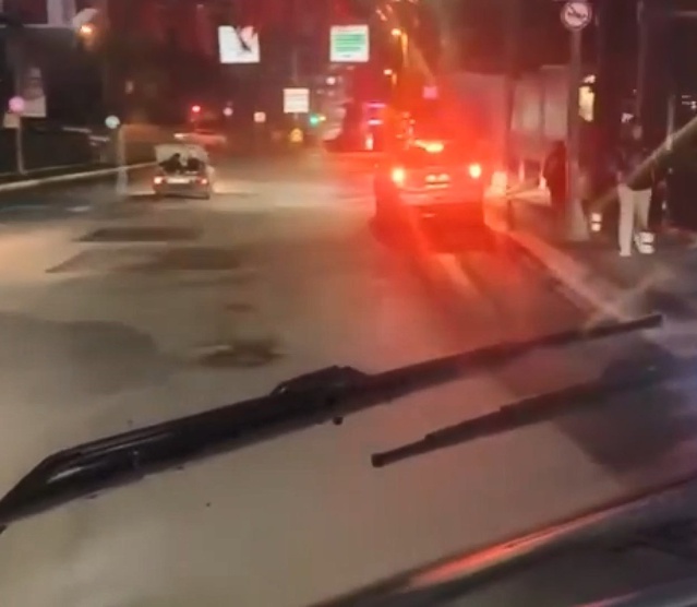 Küçükçekmece'de bagajda 2 çocukla yolculuk kamerada