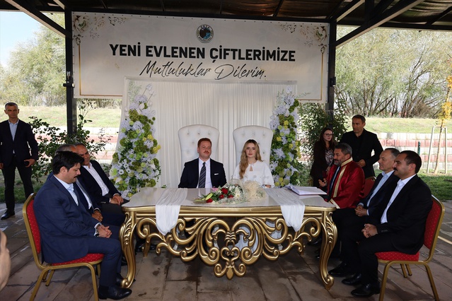 Orta Kaymakamı İnce ile Sedef Nur Aydın, Başkan Bezci'nin kıydığı nikahla evlendi
