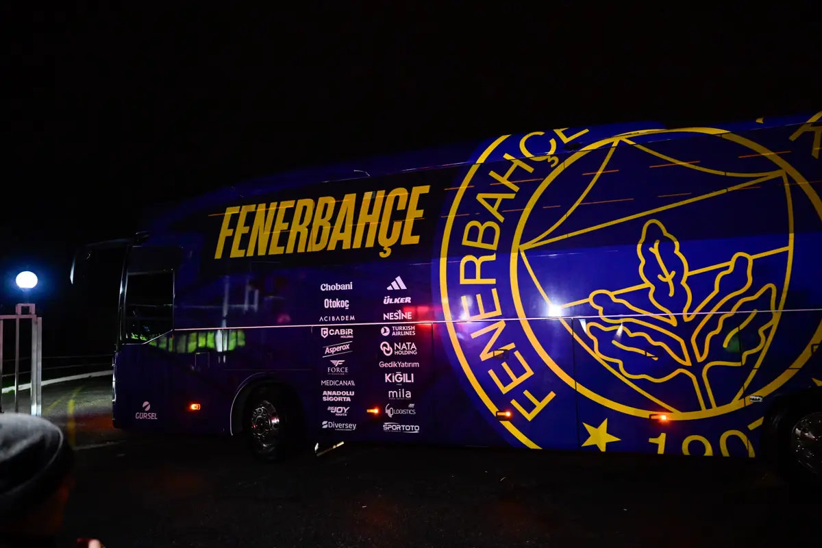 Fenerbahçeli taraftarlar, Samandıra'da takımı protesto ettiler