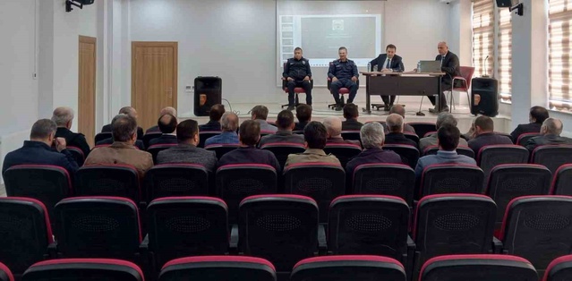 Bayburt Aydıntepe'de Kaymakam Yıldırım muhtarlarla altyapı taleplerini görüştü