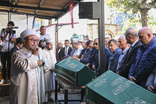 Maltepe'deki kısmi çökmede ölen İnan kardeşler için cenaze töreni düzenlendi