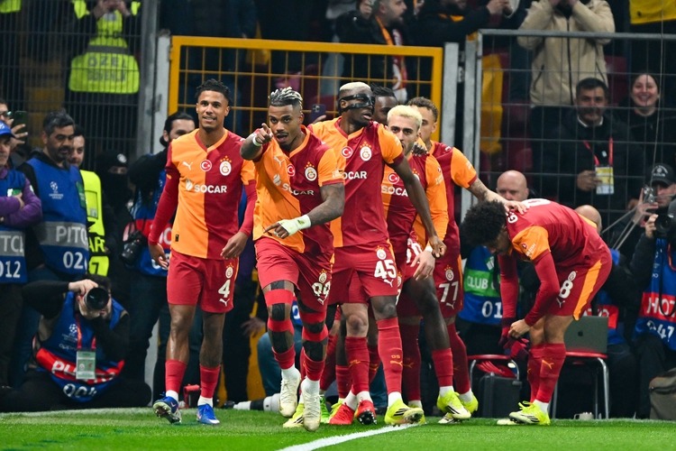 Süper Lig'de perdeyi Galatasaray açacak. Savunmada önemli eksik
