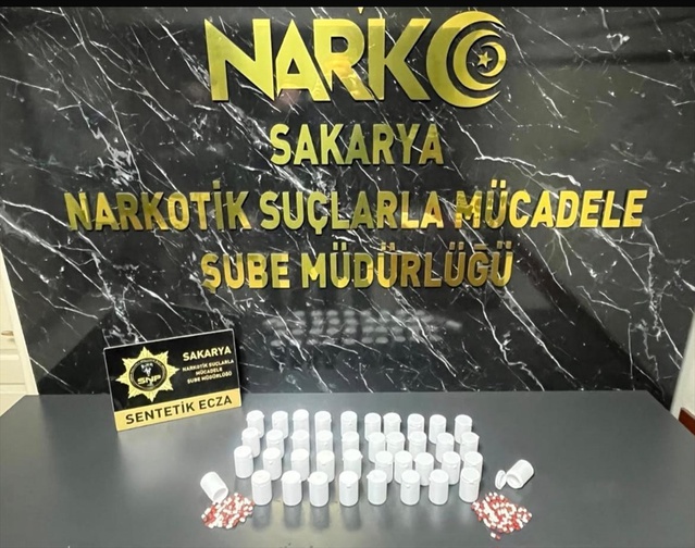 Sakarya'da Sokaklar Güvende operasyonunda 3 şüpheli tutuklandı, 2 bin 310 hap bulundu