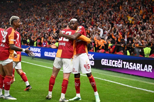 Galatasaray Fenerbahçe'yi 2-1 yendi, puanı 22 oldu ve üst üste 3. galibiyetini aldı