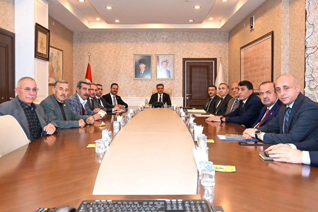 Erzurum Valisi Aydın Baruş, hayvan pazarı düzeni için toplantıya başkanlık etti