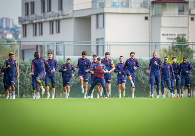 Trabzonspor'un Rizespor maçı antrenmanı ayak tenisiyle sona erdi