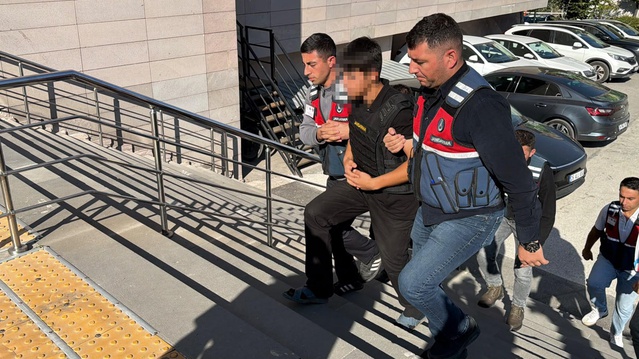 15 yaşındaki şüpheli, Eskişehir'de amcasını silahla öldürdüğü suçlamasıyla tutuklandı