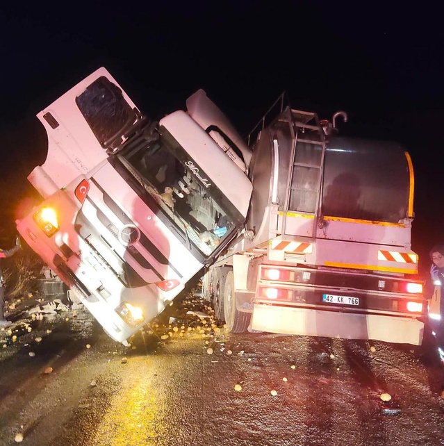 Konya Ilgın'da iki aracın karıştığı kazada tanker şoförü öldü, diğer sürücü yaralandı