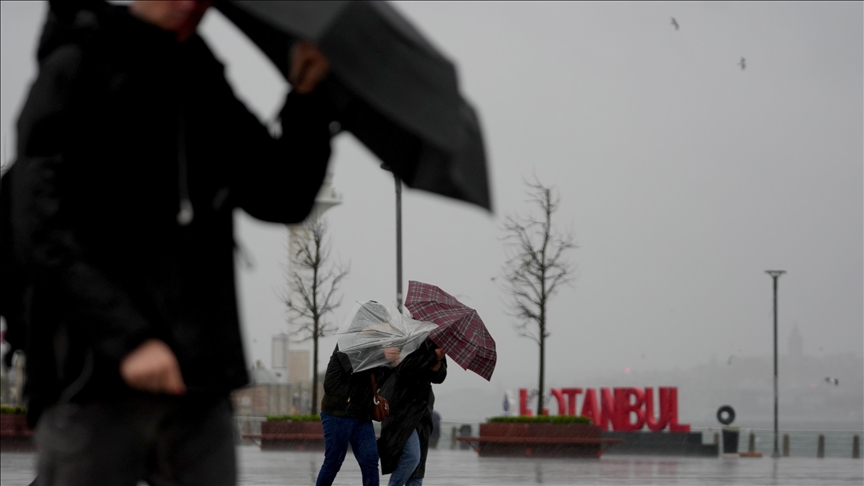 Yağmur şiddetlenecek, fırtına çıkacak. İstanbul'da bu saatlere dikkat