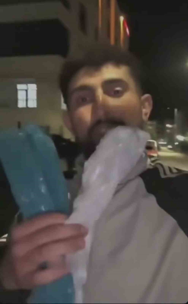 Batman'da çamurlu yolda vatandaştan 'Trump, come to Batman Gültepe' tepkisi geldi.