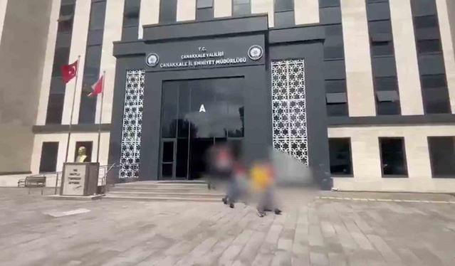 Gelibolu'da emniyet görevlisi rolüyle 10 milyon TL dolandıran 2 şüpheli tutuklandı