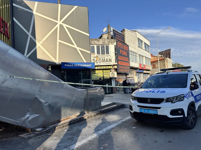 Bursa Osmangazi'de iş yerine ateş açıldığı ihbarı üzerine zanlı ya da zanlılar aranıyor