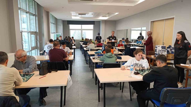 Bilecik'te 29 Ekim Cumhuriyet Bayramı Satranç Turnuvası'na 60 sporcu katıldı