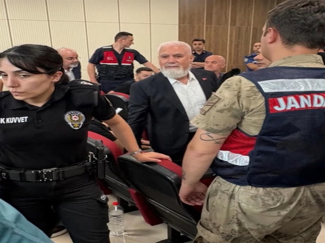 Mustafa Bozbey'in davasında tutukluluklar sürdü, gazeteciler alınmadı