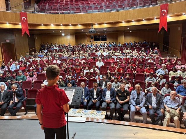 Adıyaman'da öğrencilerin şehit ailelerine yazdığı mektuplar kitaplaştırıldı