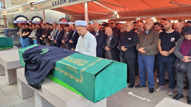 78 yaşındaki eski Samsunspor yöneticisi Refik Moral, Samsun'da toprağa verildi