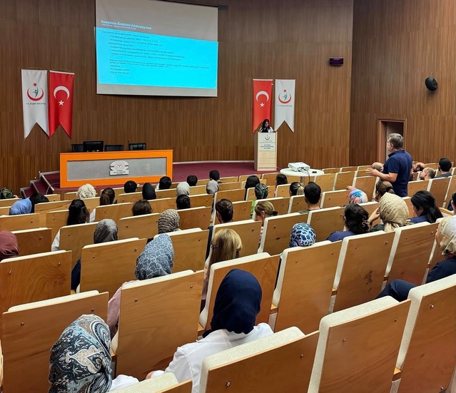 Adıyaman Eğitim ve Araştırma Hastanesi'nde personele sepsis eğitimi düzenlendi