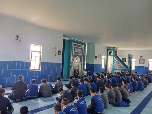 Kütahya'da öğrencilere Cami Gençlik Buluşması düzenlendi ve Müftü Yardımcısı katıldı