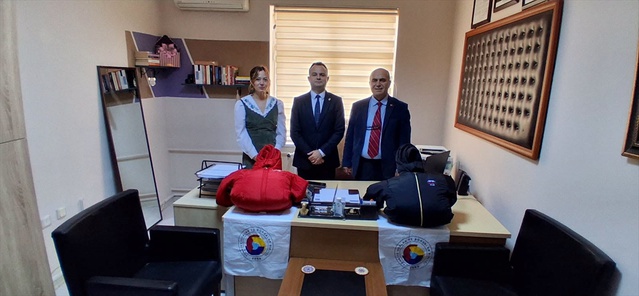 Tekirdağ Ticaret ve Sanayi Odası 500 öğrenciye mont yardımını okullara teslim etti