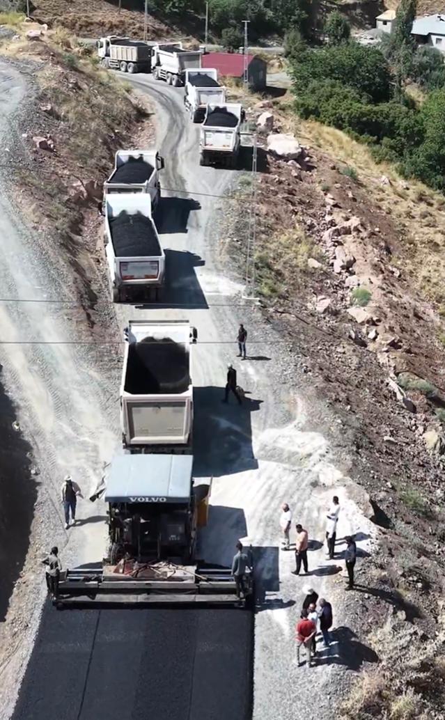 Hakkâri İl Özel İdaresi Yüksekova'da 14,5 kilometrelik köy yolu asfaltladı