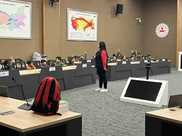 Elazığ'da ilkokul öğrencileri AFAD İl Müdürlüğünde afet farkındalık eğitimi aldı