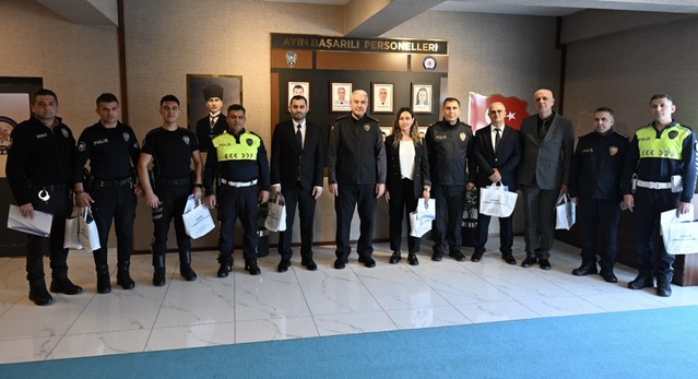 Düzce İl Emniyet Müdürü Ergüder, eylül başarısı gösteren personeli ödüllendirdi